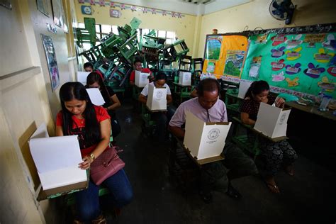 Filipinos cast votes in barangay, SK elections 2018 .